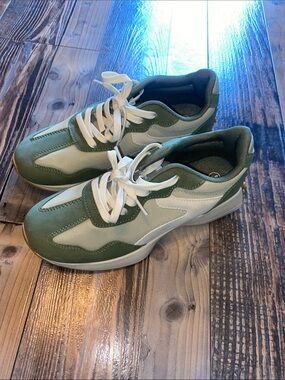 Serra Green and White Athletic Sneakers